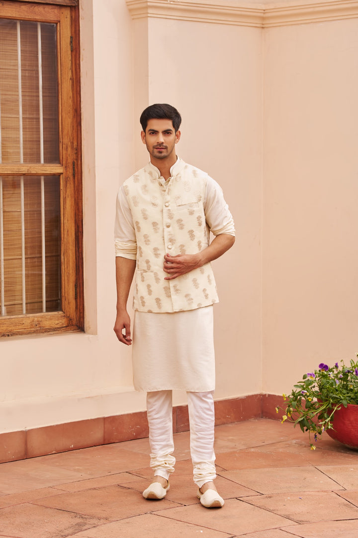 Ivory kurta Set With Bundi