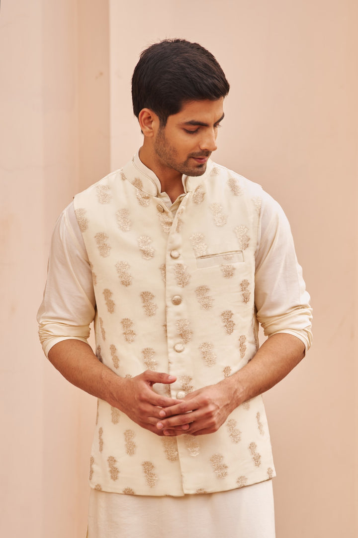 Ivory kurta Set With Bundi