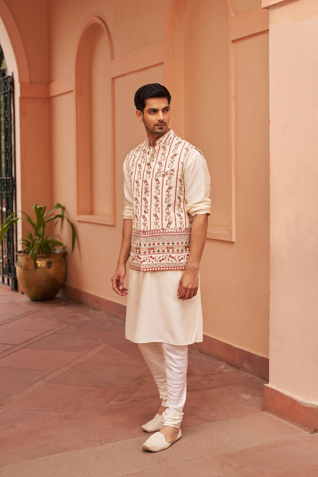 Ivory Kurta Set With Printed Bundi