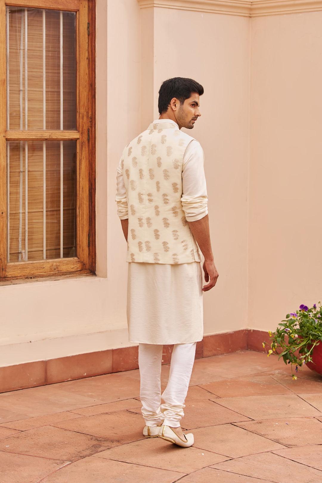 Ivory kurta Set With Bundi